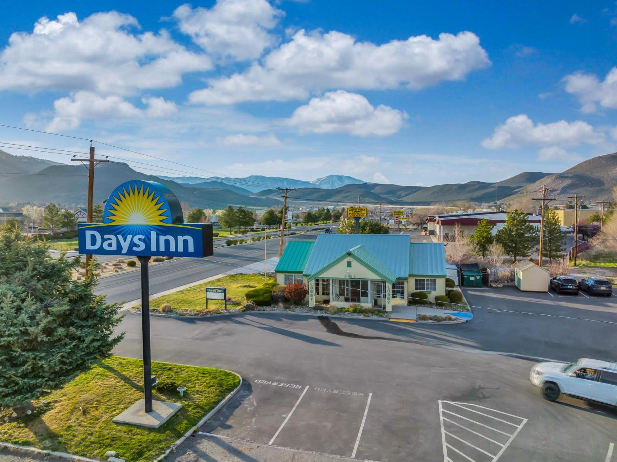 Days Inn By Wyndham Carson Stadt Exterior foto
